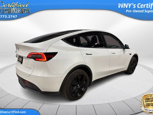 Used 2022 Tesla Model Y Long Range image 6