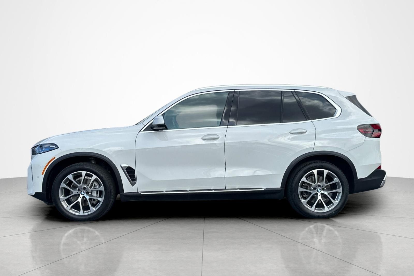 Used 2026 BMW X5 sDrive40i RWD image 2