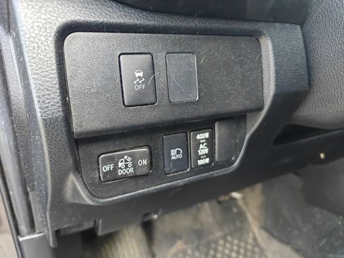 Used 2021 Toyota Tacoma TRD Off-Road w/ Technology Package AWD/4WD image 12