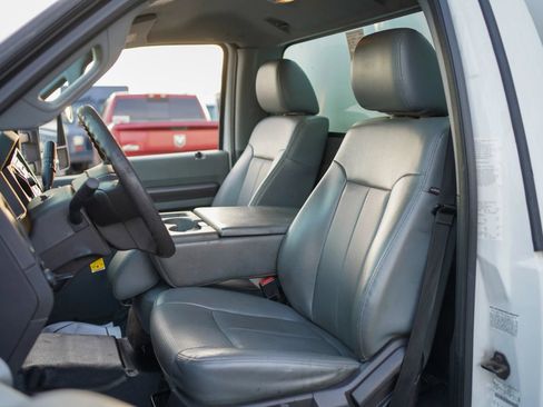 Used 2015 Ford F550 2WD Regular Cab Super Duty image 27