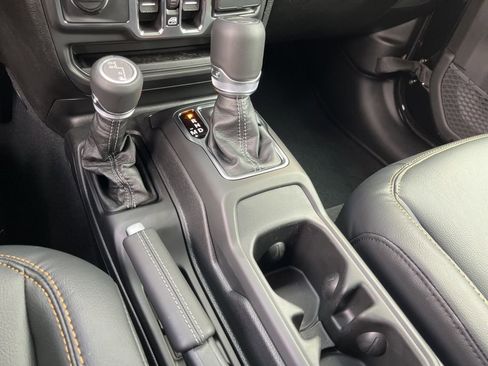 New 2026 Jeep Gladiator Sahara image 40