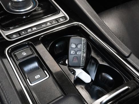 Used 2020 Jaguar F-PACE Prestige AWD/4WD image 28