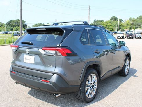 Used 2019 Toyota RAV4 XLE Premium FWD image 17
