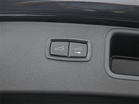 Used 2022 Porsche Macan image 32