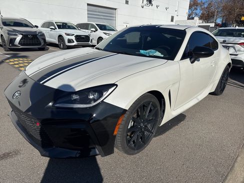 Used 2024 Toyota GR86 Premium image 1