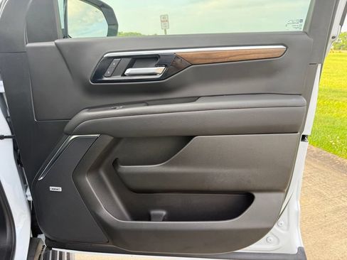 Used 2026 Chevrolet Suburban High Country AWD/4WD image 23