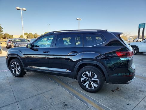 Used 2026 Volkswagen Atlas SE image 4