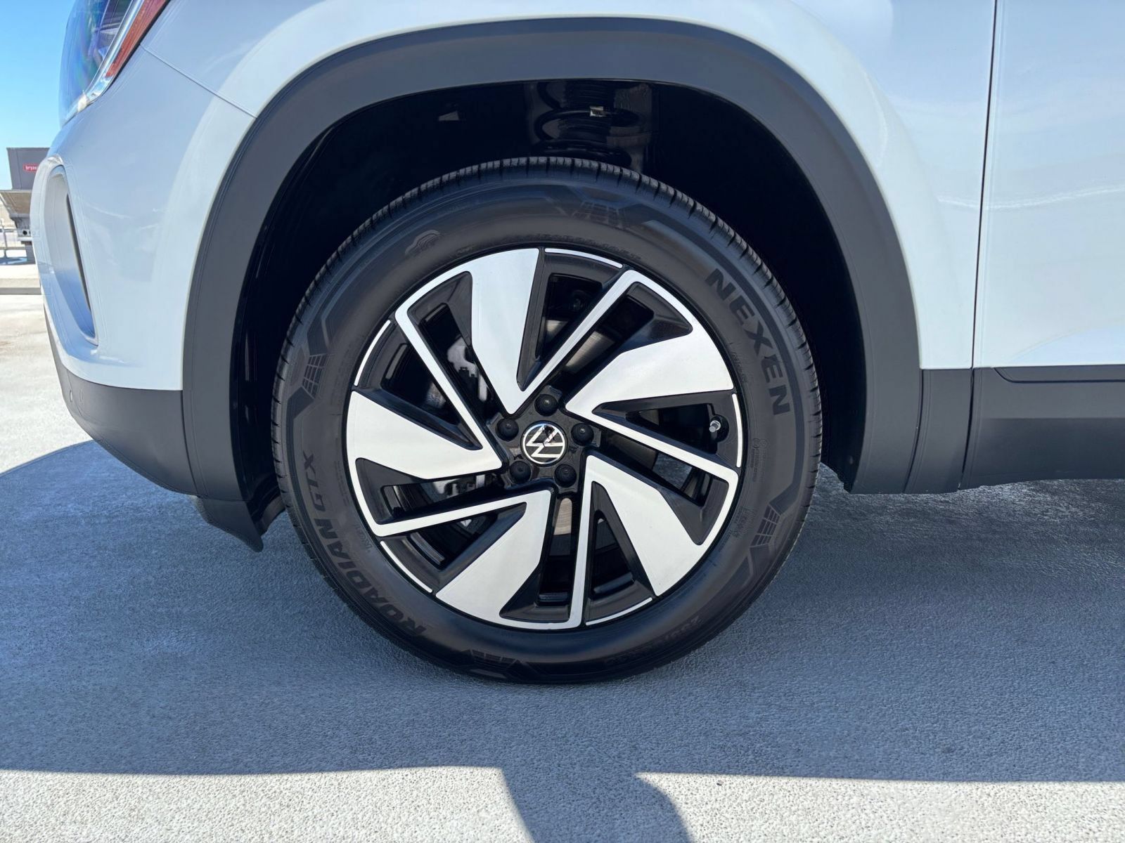 Used 2026 Volkswagen Atlas SE FWD image 32