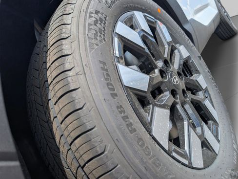 Used 2025 Hyundai Santa Cruz SE AWD/4WD image 9