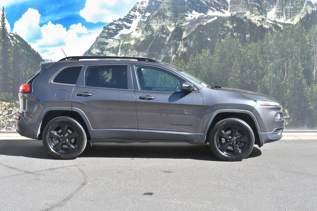Used 2017 Jeep Cherokee Sport AWD/4WD image 2
