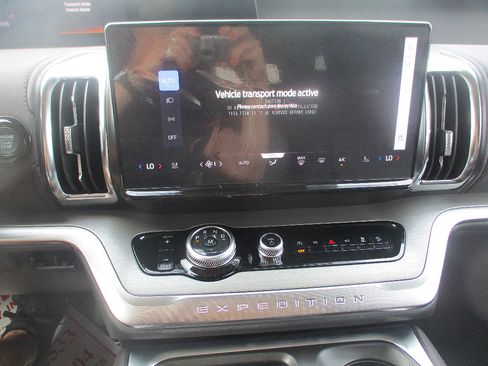 New 2027 Ford Expedition Platinum w/ Platinum Ultimate Package AWD/4WD image 9