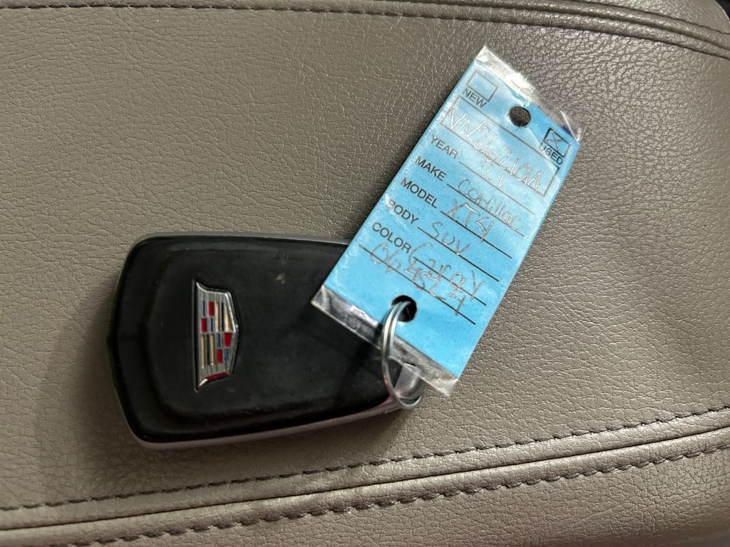 Used 2021 Cadillac XT4 Luxury w/ Cold Weather Package FWD image 26