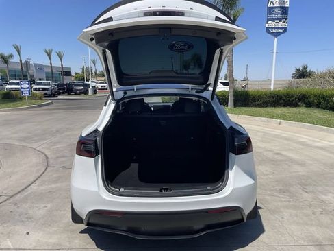 Used 2023 Tesla Model Y Long Range AWD/4WD image 27