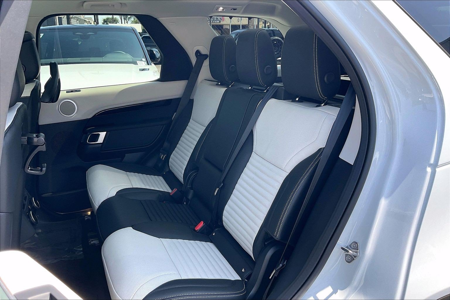 New 2026 Land Rover Discovery S AWD/4WD image 17