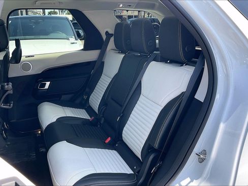 New 2026 Land Rover Discovery S AWD/4WD image 17