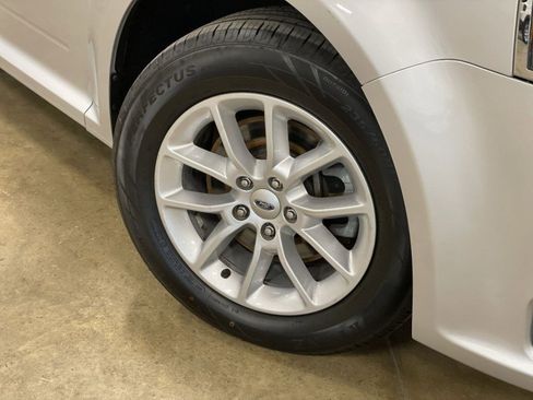 Used 2019 Ford Flex SE image 12