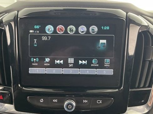 Used 2018 Chevrolet Traverse LT image 40