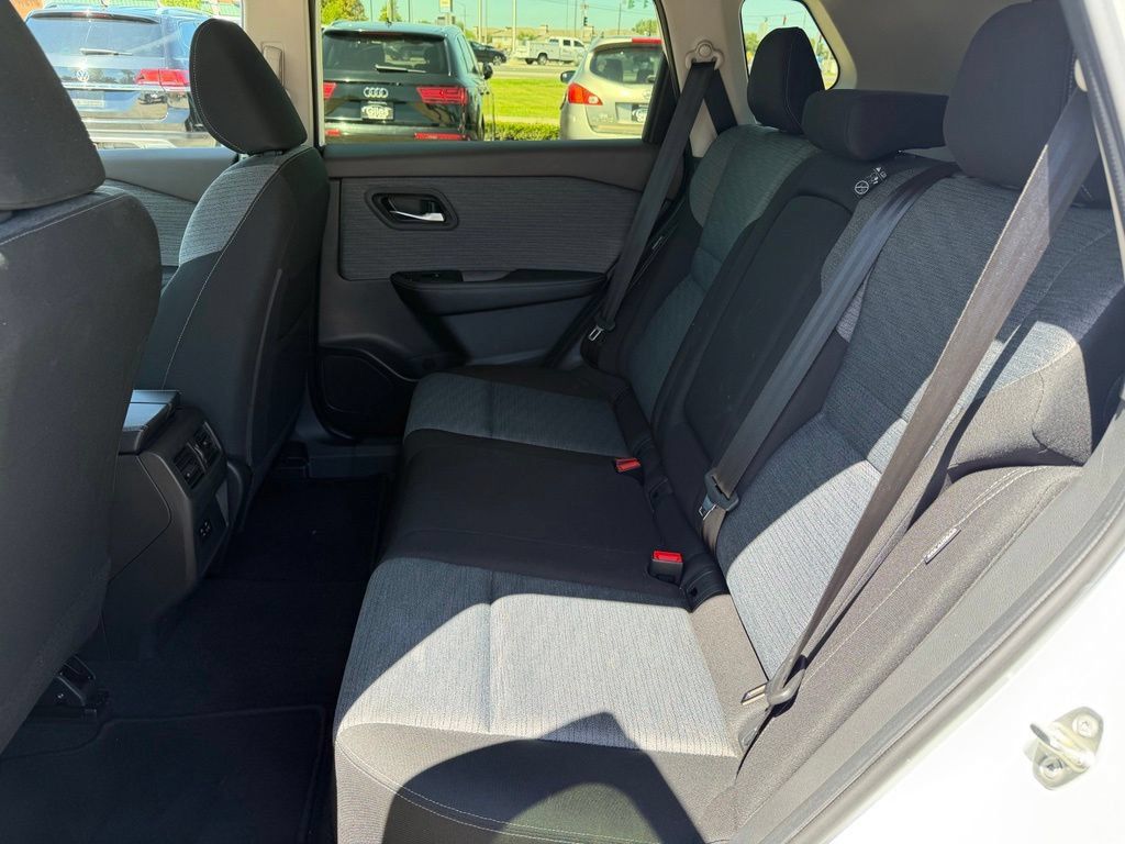 Used 2023 Nissan Rogue SV FWD image 14