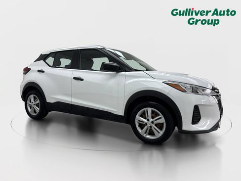 Used 2023 Nissan Kicks S FWD image 12