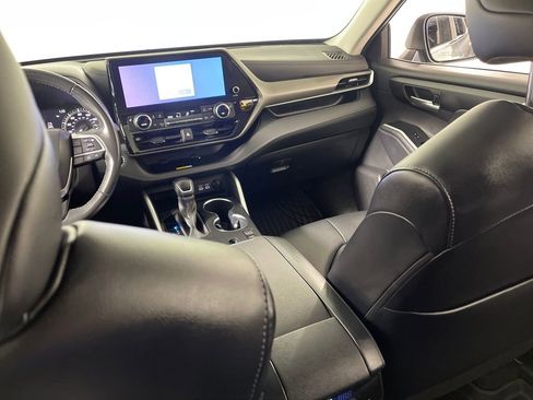 Used 2023 Toyota Highlander XLE image 18