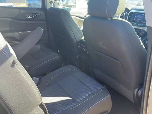 Used 2023 GMC Acadia SLE w/ Driver Convenience Package image 13