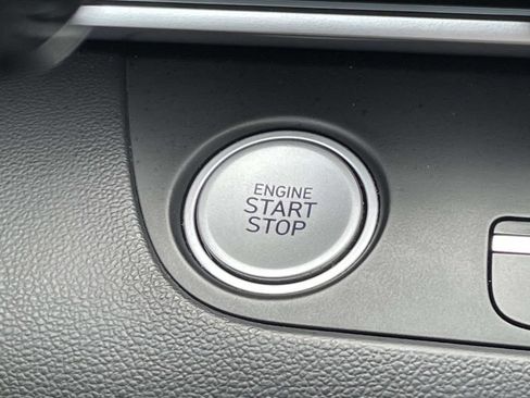 Used 2022 Hyundai Elantra Limited FWD image 35