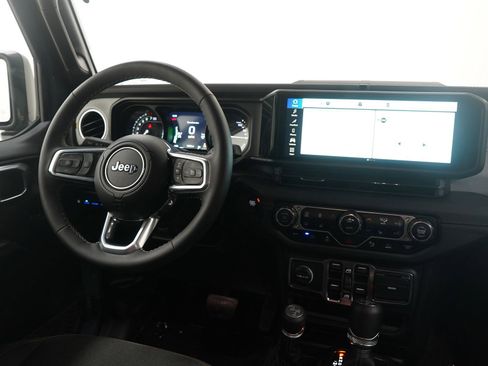 Used 2025 Jeep Wrangler Unlimited Sahara w/ Safety Group image 13