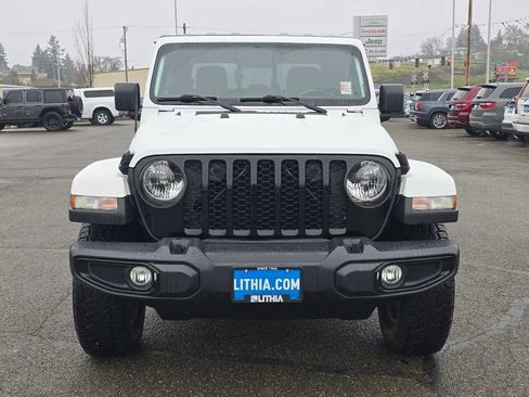 Used 2022 Jeep Gladiator Sport image 8