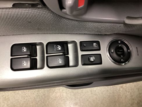 Used 2011 Hyundai Santa Fe GLS image 13