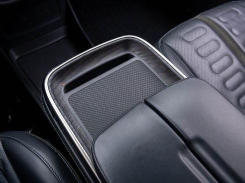 Used 2022 Rivian R1S Launch Edition image 30