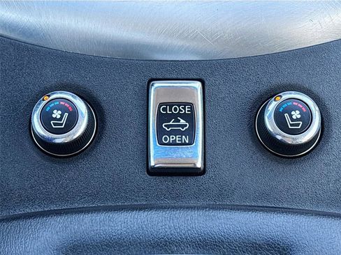 Used 2014 INFINITI Q60 Convertible w/ Premium Package RWD image 23