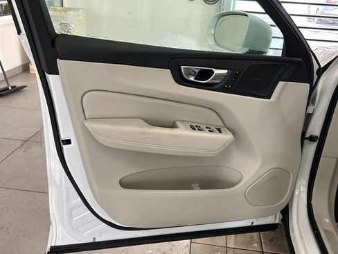 Certified 2023 Volvo XC60 B5 Plus w/ Climate Package image 9