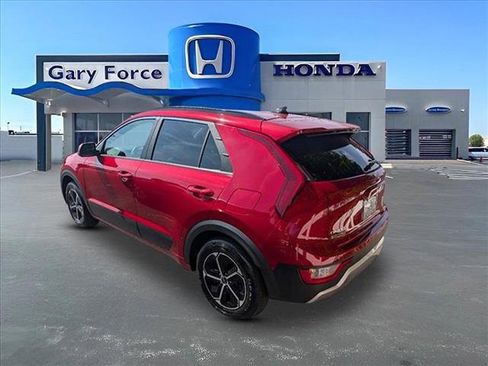 Used 2024 Kia Niro EX image 3