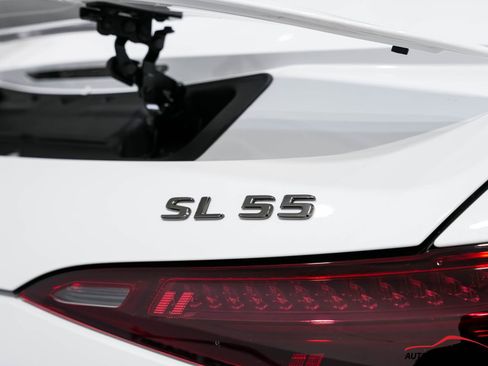 Used 2022 Mercedes-Benz SL 55 AMG 4MATIC w/ Driver Assistance Package image 19