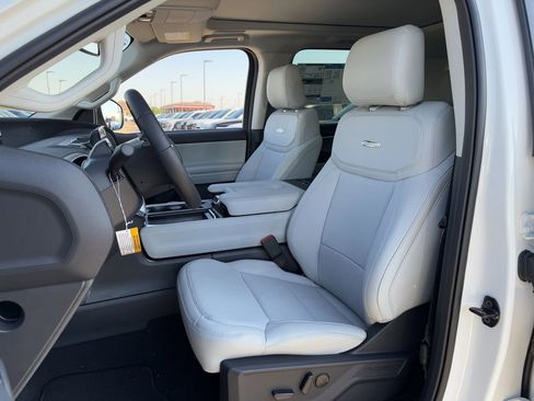 New 2025 Ford Expedition Platinum w/ Driver's Package image 60