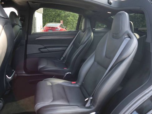 Used 2022 Tesla Model X AWD/4WD image 3
