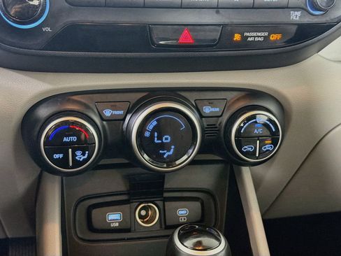 Used 2025 Hyundai Venue SEL FWD image 22