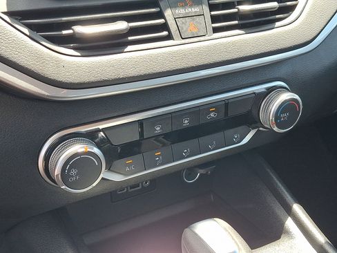 Used 2025 Nissan Altima 2.5 S FWD image 16