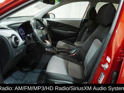 Used 2020 Hyundai Kona SEL FWD image 2