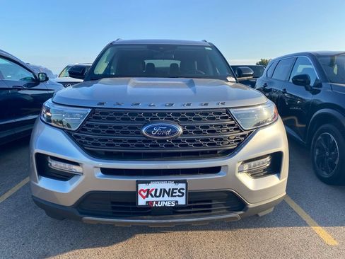 Used 2023 Ford Explorer XLT w/ Equipment Group 202A AWD/4WD image 19