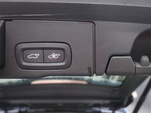 Certified 2022 Volvo XC60 B5 Momentum w/ Climate Package image 27