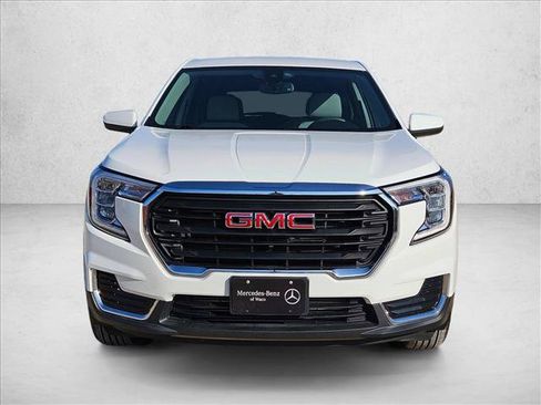 Used 2023 GMC Terrain SLE FWD image 2