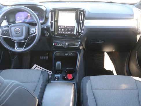 Used 2024 Volvo XC40 B5 Core image 16