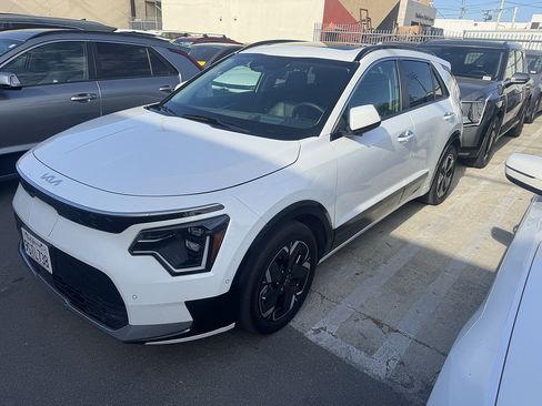 Used 2023 Kia Niro Wave FWD image 2