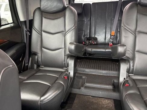 Used 2017 Cadillac Escalade Luxury image 31
