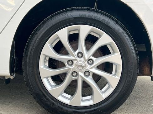 Used 2016 Nissan Sentra SV w/ Style Package image 16