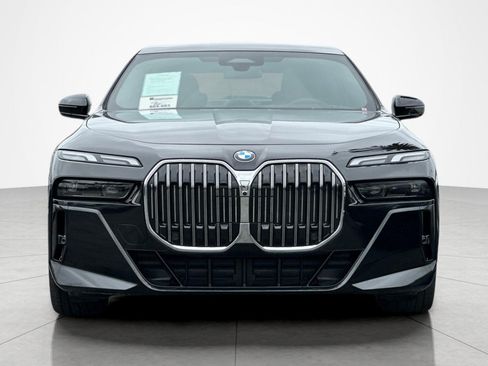 Used 2024 BMW 740i w/ Premium Package RWD image 8