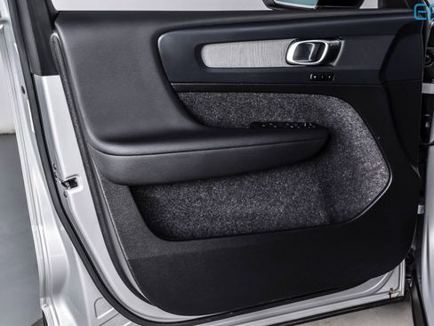 Used 2025 Volvo XC40 B5 Plus image 15