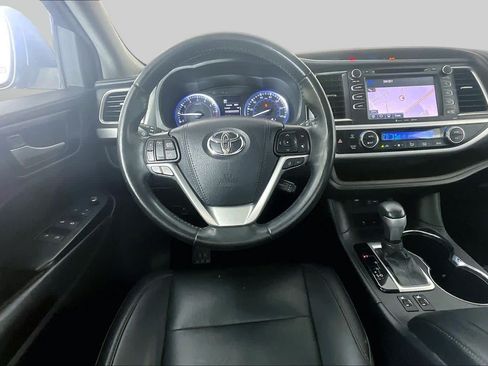 Used 2019 Toyota Highlander XLE AWD/4WD image 6