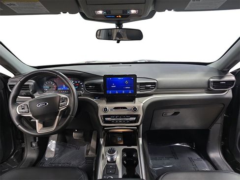 Used 2023 Ford Explorer XLT w/ Equipment Group 202A image 11